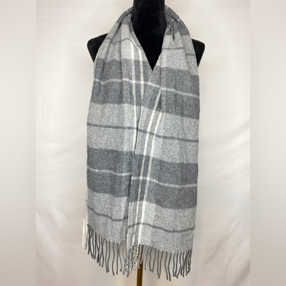 100% Lambswool Italian Woollen Treasures Gray Plaid Classic Fringe Scarf